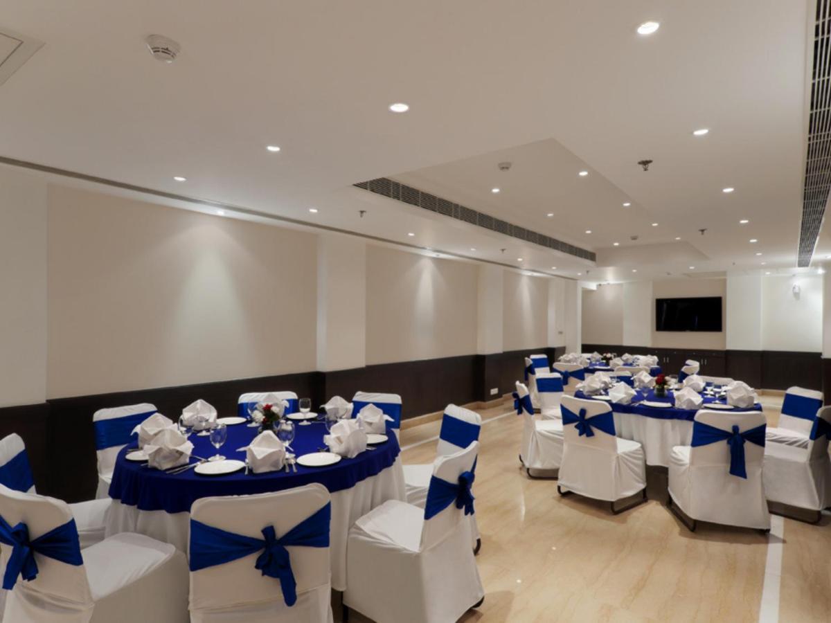 Inde Hotel Vista Woods Huda City Centre, Gurgaon Exterior foto