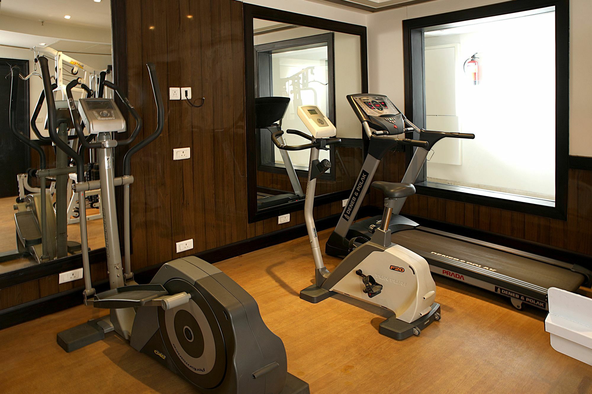 Inde Hotel Vista Woods Huda City Centre, Gurgaon Exterior foto